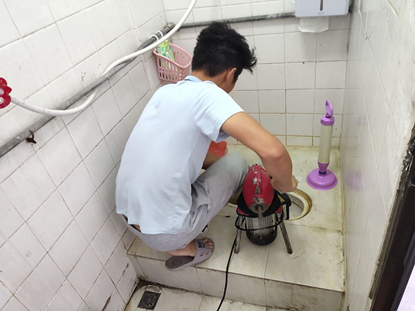 增城管道堵塞冒臭气 专业师傅现场解决问题