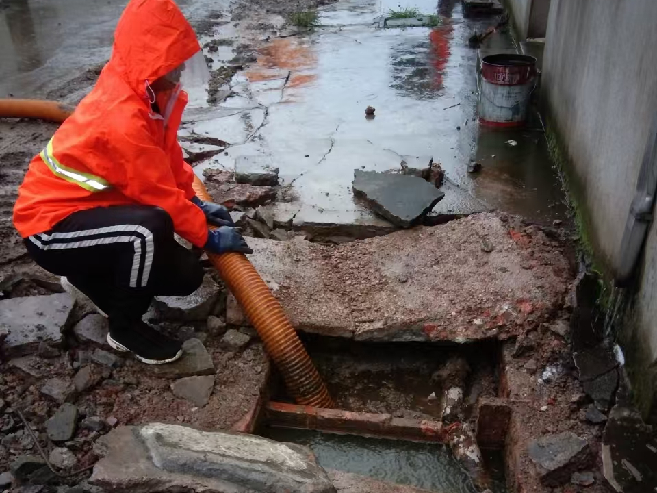 增城专业清理污水池 炜誉市政以规范流程守护城市 “肠道”